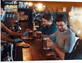PVC Schuimplaat - Mannen - Kroeg - Bar - Bier - 100x75 cm Foto op PVC Schuimplaat (Met Ophangsysteem)