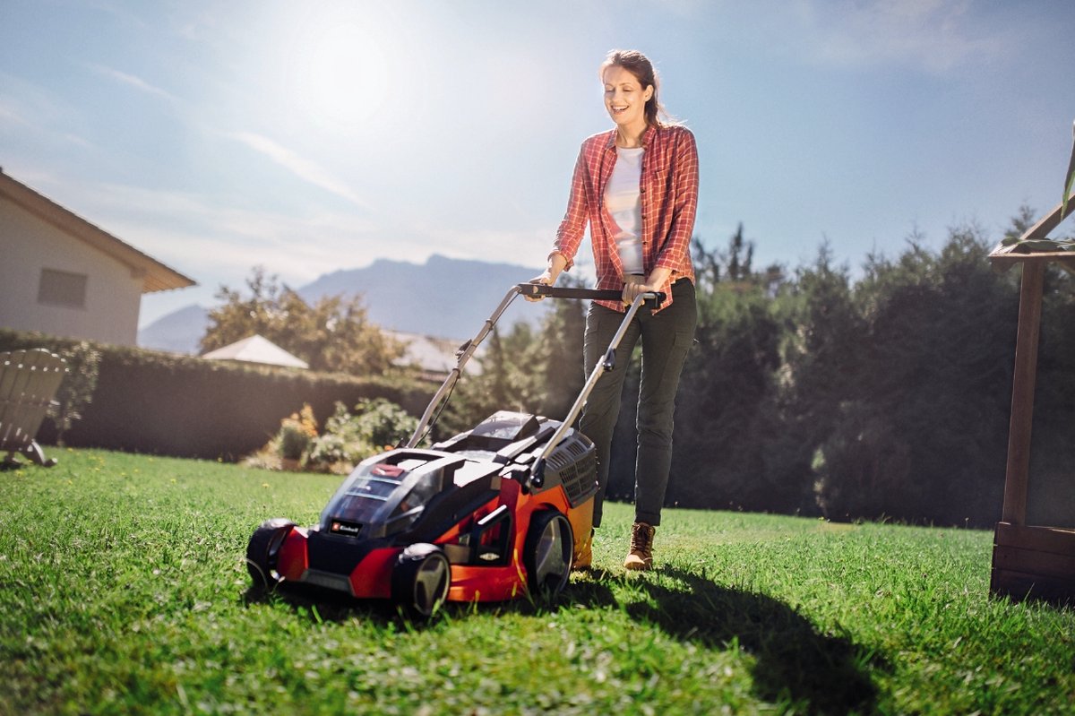 Einhell Cordless Lawn Mower GE-CM 43 Li M Kit - Power X-Change