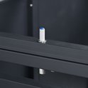 Detail van de pin met blauwe dop op de zwarte kliko ombouw.