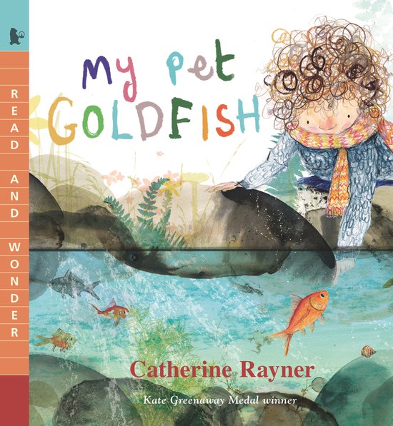 Boek kaft met titel 'My Pet Goldfish' in kleurrijke letters. Een meisje met krullend haar en sjaal kijkt naar goudvissen in een kom.