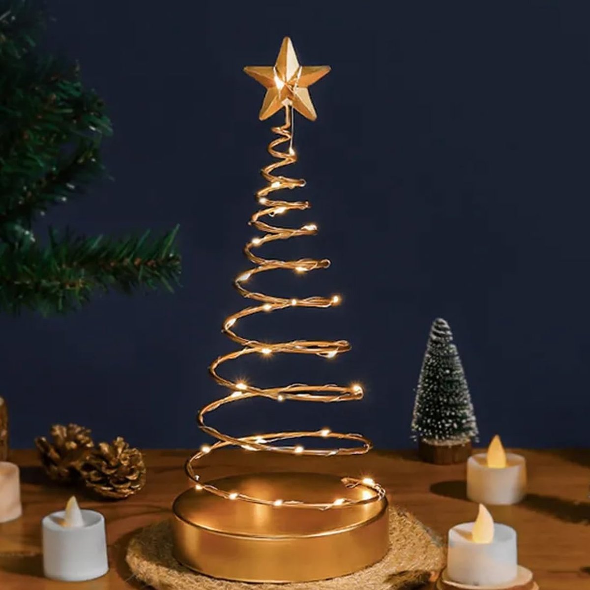 Elegante Metaal Kerstboom Tafellamp - 25 LED's, Batterij-aangedreven, Spiraalvormig Ontwerp, Perfect voor Feestelijke Decoratie