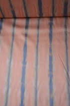Satijn viscose roze met blauwe strepen 1 meter - modestoffen voor naaien - stoffen Stoffenboetiek