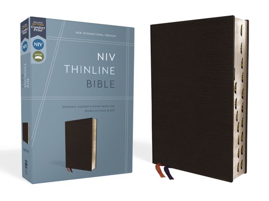 De zwarte, gebonden NIV Thinline Bijbel met rode letters is dun en heeft een 9-puntsdruk.