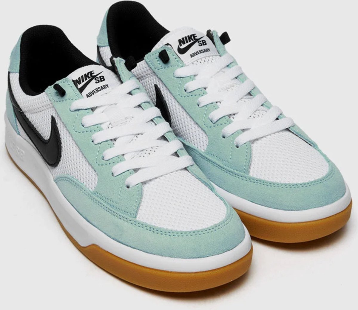 nike sb adversary light