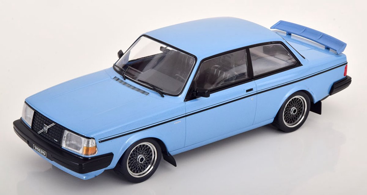 Volvo 240 Turbo 'Custom' 1985 - 1:18 - IXO Models | bol