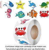 Rol met 500 Cartoon Zeedieren stickers - 2.5 cm diameter - Sea Animals - Vis - Zeester - Clownfish - Clownvis - Annemoonvis - Zeepaardje - Krab - Kreeft - Dolfijn - Schildpad - Turtle - Platvis - Dolphin - Sea horse - Crab - Decoratie - Versiering -