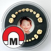 Magnetisch Tandendoosje - Firsty Round Magnetic - zwart - jongen/meisje - Inclusief Logboekje NL, Hoera-Sticker en Verzending