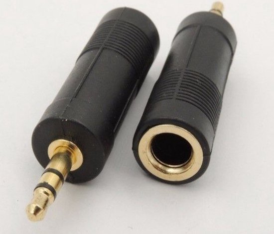 Twee zwarte adapters met gouden aansluitingen, één met een 3,5mm stekker en één met een 6,35mm ingang.
