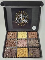 Chocolade Callets Proeverij Pakket met Mystery Card 'Stay Strong' met persoonlijke (video) boodschap | Chocolademelk | Chocoladesaus | Verrassing box Verjaardag | Cadeaubox | Relatiegeschenk | Chocoladecadeau