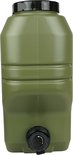 Olijfgroene jerrycan met ribbels, zwart kraantje aan de onderkant en zwart deksel.