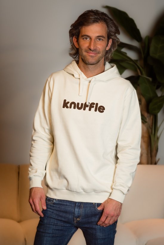 Knuffle Classic Hoodie | Stijlvol, comfortabel en duurzaam | 100% organisch katoen | In 4 kleuren, vanaf maat 122 kids t/m XL volwassenen | Lisa: Mijn favoriete hoodie! | Tom: Mooie kwaliteit, casual en stijlvol | Dit is maat XS, kleur crème wit