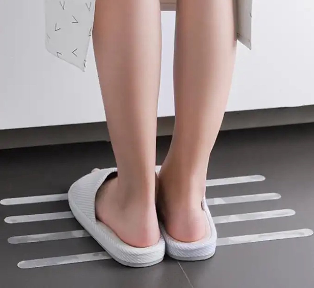 Repus - Set van 12 - Zelfklevende Antislip Strips Stickers - Badkamer - Douche - Keuken - Zwembad - Trap - 2x38CM - Transparant