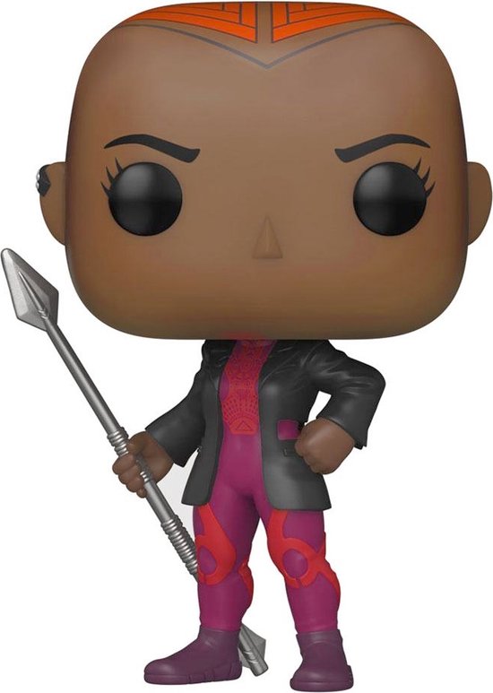 Okoye Funko Pop! figuur, zwart jack, paarse broek met rode patronen, houdt speer vast.