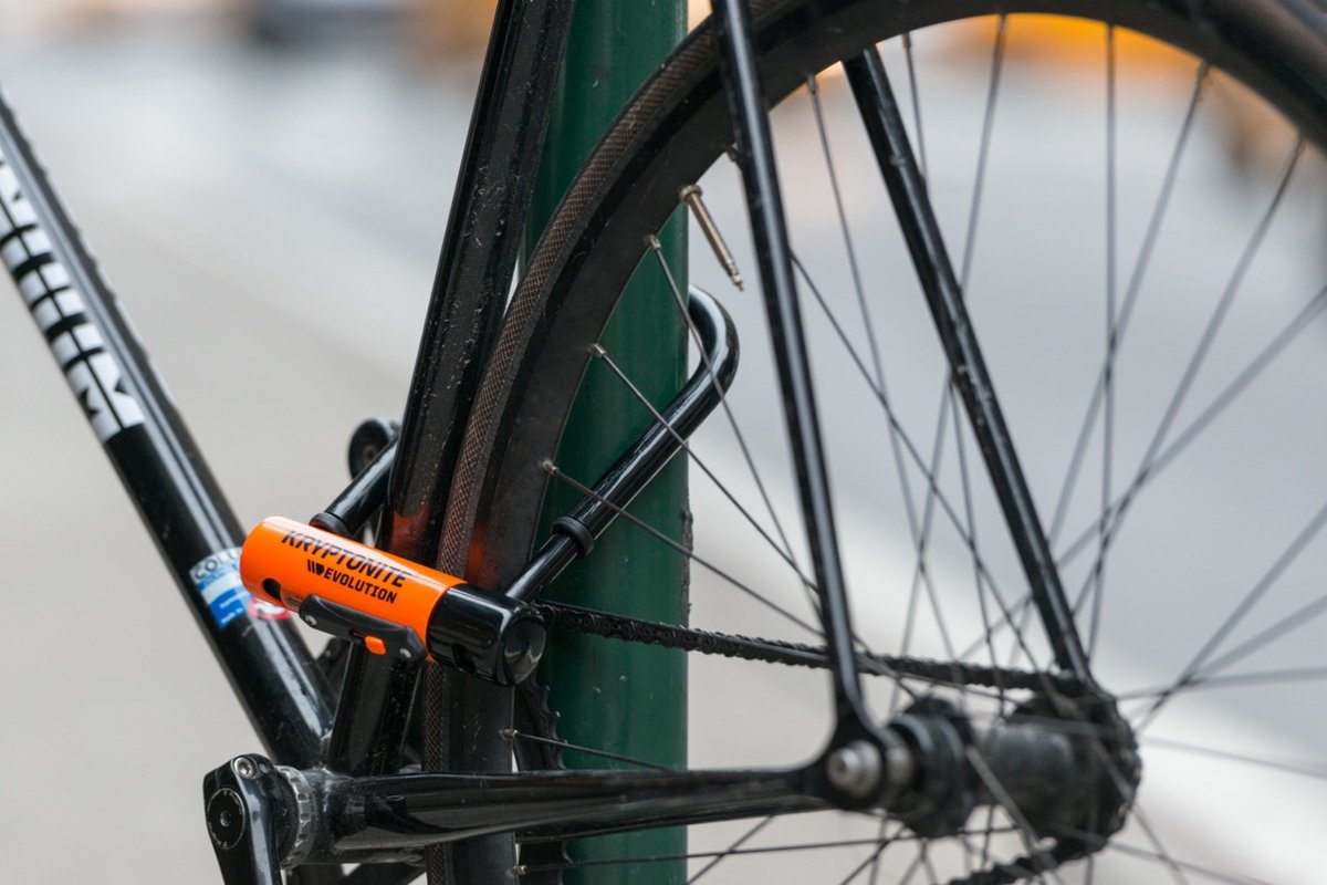 Kryptonite Evolution Mini-9 Beugelslot Fiets – ART-2 Slot – Stalen Beugelslot Elektrische Fiets – 24,1x8,3 cm – Zwart/Oranje thumbnail 5