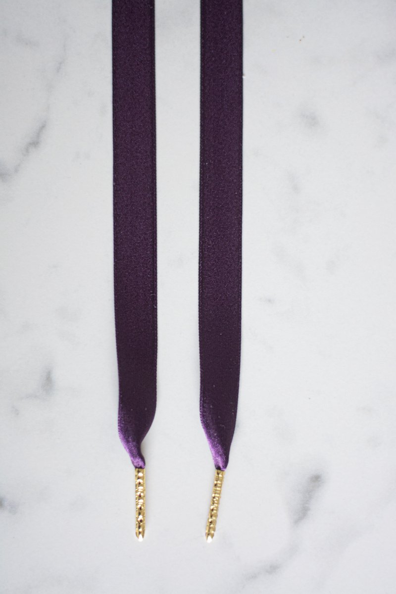 Schoenveters plat satijn luxe - aubergine paars breed - 120cm met gouden stiften