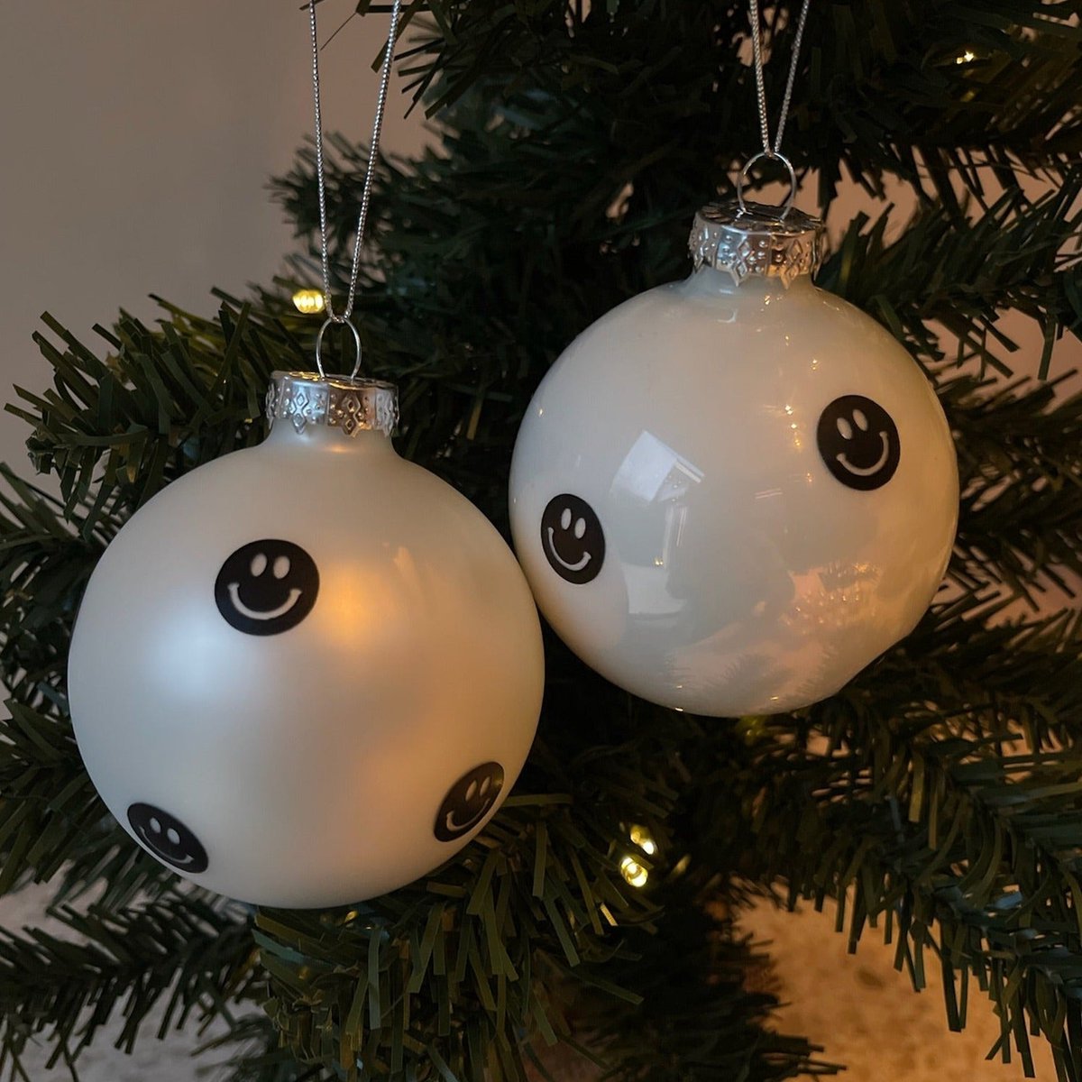 Smiley kerstballen - 2 stuks - 8cm - The Black Christmas Smiles