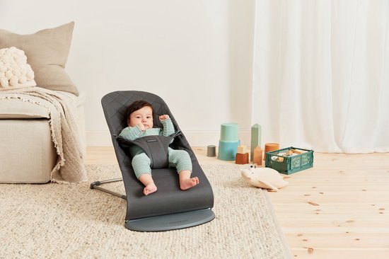BabyBjörn Wipstoel Bliss - Geweven klassiek quilt - Antraciet - Ergonomisch - Verstelbaar - Inklapbaar van Babybjörn — afbeelding 5