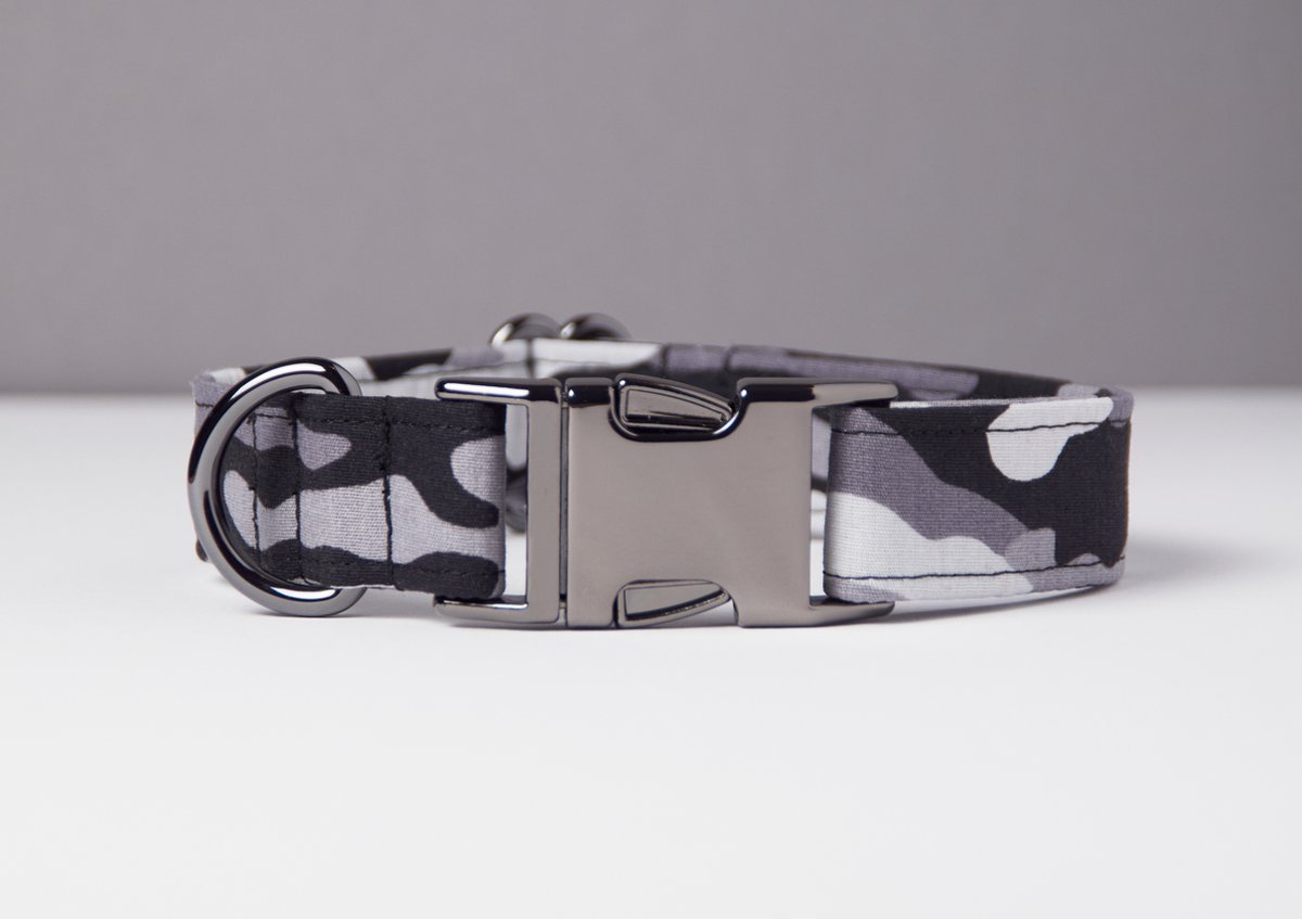 Awesome Paws halsband hond - Honden Halsband Camouflage Zwart Wit - Handgemaakt in Nederland - Maat M