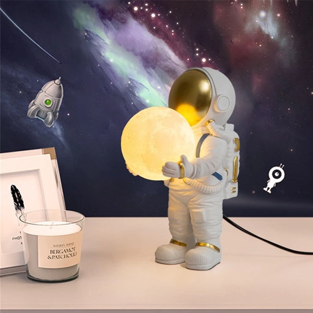 Lampe astronaute avec micro en forme de lune