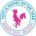 Ronde prijssticker 'Toys & Games of the Year Awards 2023 Belgium' met een silhouet van een kind op een hobbyhorse.