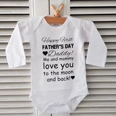 Baby Rompertje tekst papa eerste vaderdag cadeau | Happy first father’s Day daddy me and mommy love you to the moon and back | lange mouw | wit zwart | maat 62/68   bekendmaking zw
