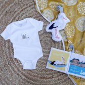 Cadeaupakket Den Haag met babyboekje, rompertje 3-6 mnd & soft toy ooievaar - fairly made - duurzaam en origineel kraamcadeau