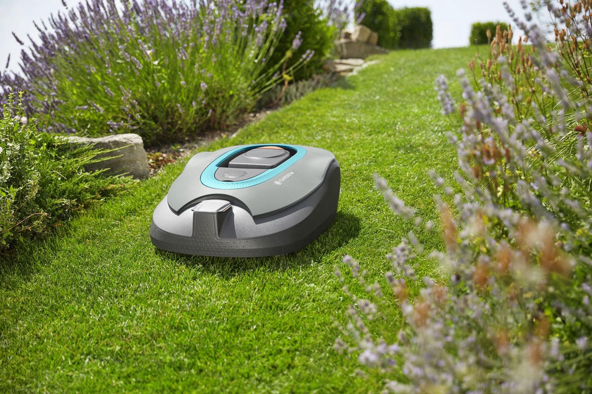 Afbeelding 2 van GARDENA Robotmaaier Sileno 2000+ - voor gazons tot 1600 m² en hellingen tot 35%