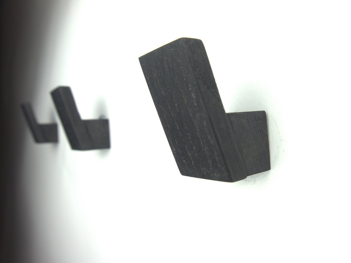 2 stuks - kapstok haken - zwart - eiken - model "HEROES"