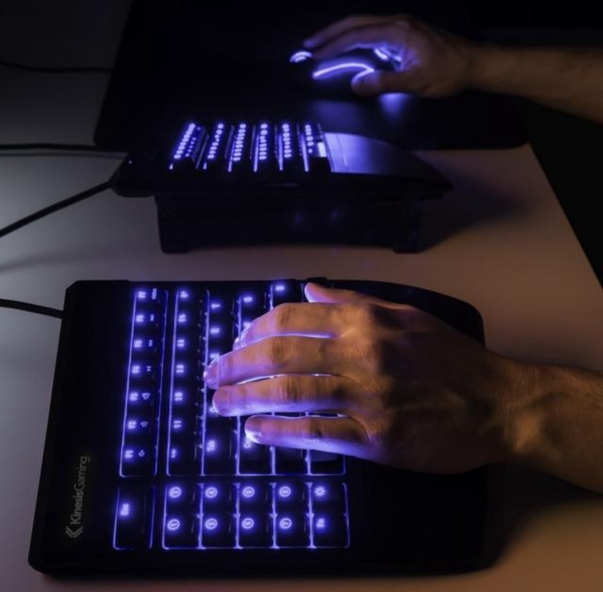 Kinesis freestyle edge RGB brown gaming keyboard - gaming toetsenbord - gesplitst - bedraad - QWERTY - bruin
