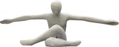 sculptuur man gespreide armen lang 55 cm zandsteen grijs decoratief