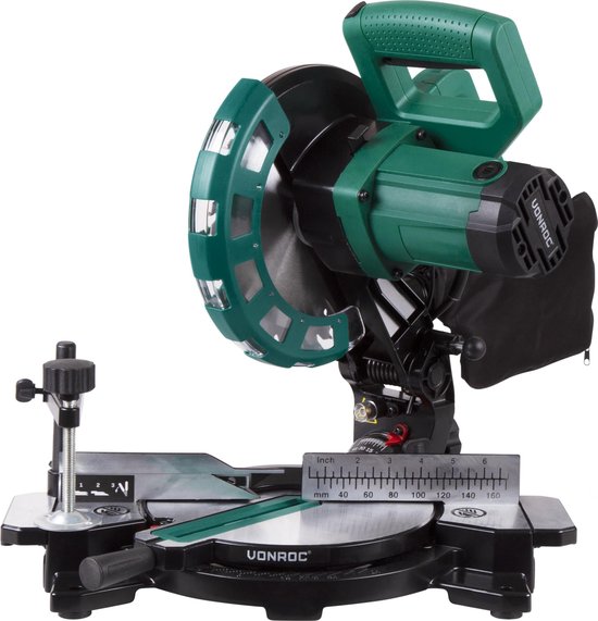 VONROC afkortzaag, groen en zwart, met handvat, tafelverbreders en een diepteaanslag.