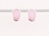 Ovale zilveren oorstekers met roze parelmoer