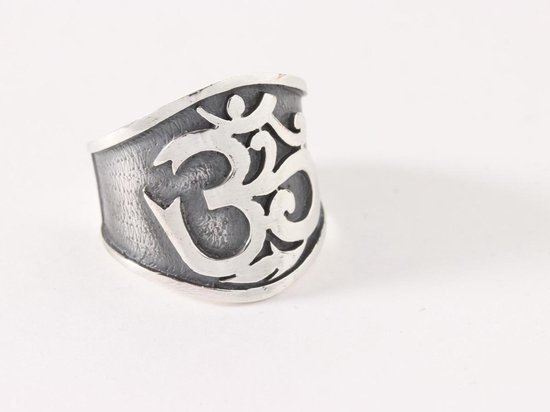 Zware zilveren ring met ohm-teken