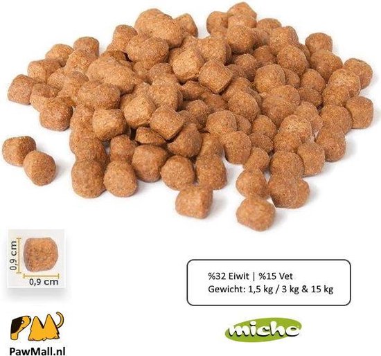 Une pile de croquettes pour chats brunes, avec un gros plan d'une croquette de 0,9 x 0,9 cm. Texte indique '%32 Protéines | 15% Matières Grasses, Poids : 1,5 kg & 15 kg'.