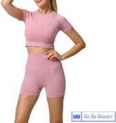 Sport outfit | high waist korte broek | crop top met korte mouw | naadloos | squatproof | roze | S