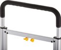 Detail van het zwarte handvat en de aluminium stangen van de Stanley steekwagen.