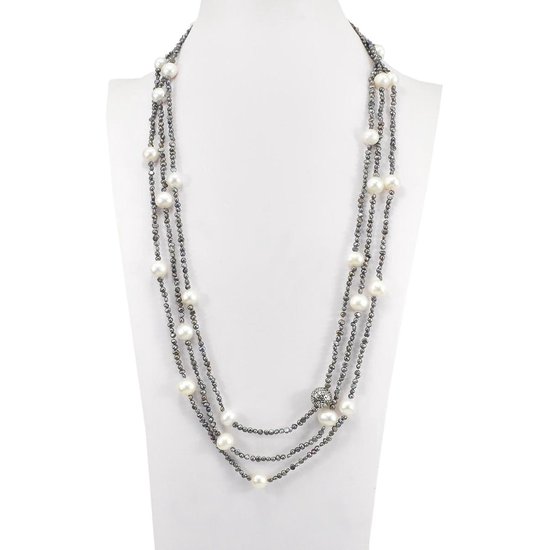 Proud Pearls® Collier de perles Extra long avec de grosses perles rondes et un ornement en argent.