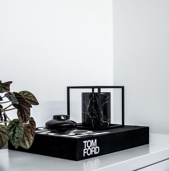 BLACK MARBLE CANDLE HOLDER