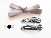 Haarstrik - Just Cute - grijs - luipaard - meisje - kraamcadeau - haaraccessoires - haarclip - Sterre grey