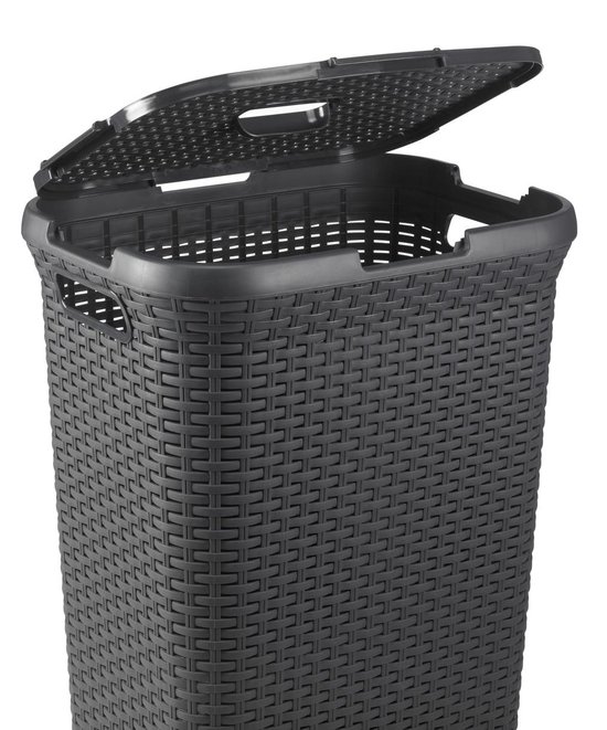 Panier à linge gris avec couvercle, gros plan du bord et de l'ouverture.