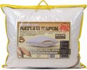 Kapok kussen in doorzichtige verpakking met gele rits en grote label.
