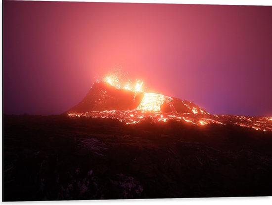 Dibond - Vulkaan - Vuur - Heet - Lava - Kleuren - 80x60 cm Foto op Aluminium (Met Ophangsysteem)