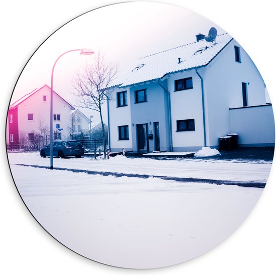 Dibond Muurcirkel - Besneeuwde Huisjes in Straat - 60x60 cm Foto op Aluminium Muurcirkel (met ophangsysteem)