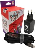 Doos en inhoud voor de Brook Switch HDMI-kabel: een zwarte oplader en een zwarte kabel.