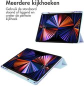 iMoshion Tablet Hoes Geschikt voor iPad Pro 12.9 (2021) / iPad Pro 12.9 (2020) / iPad Pro 12.9 (2018) / iPad Pro 12.9 (2022) - iMoshion Trifold Hardcase Bookcase - Lichtblauw