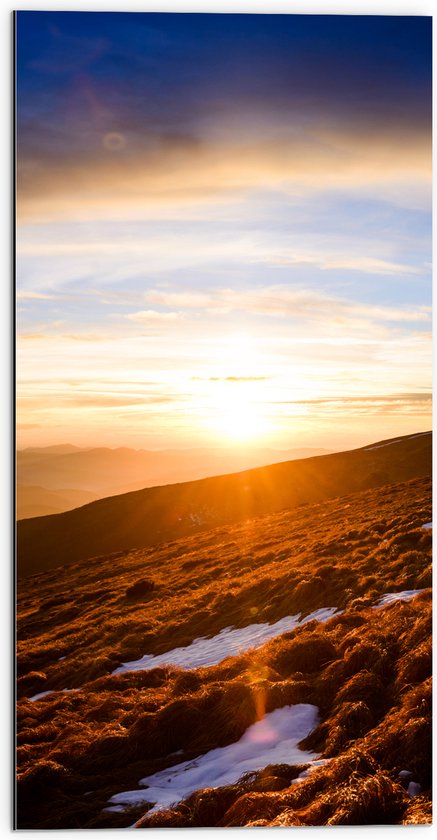 Dibond - Zonnestralen over de Berg - 50x100 cm Foto op Aluminium (Met Ophangsysteem)