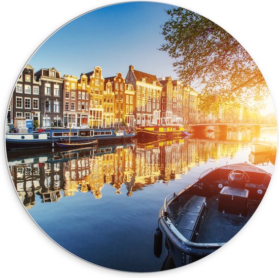 PVC Schuimplaat Muurcirkel - Zonnestralen over de Grachten van Amsterdam Vol met Boten - 70x70 cm Foto op Muurcirkel (met ophangsysteem)