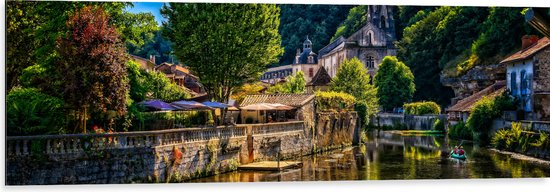 Dibond - Rivier - Bootje - Mensen - Water - Bomen - Bloemen - Planten - Terras - Gebouw - 120x40 cm Foto op Aluminium (Wanddecoratie van metaal)
