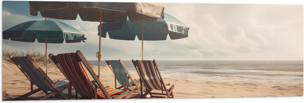 Vlag - Strandstoelen en Parasols op het Strand op Bewolkte Dag - 120x40 cm Foto op Polyest