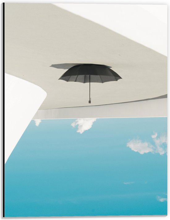 Dibond - Zwarte Paraplu Hangend aan Wit Vlak bij Wolken - 30x40 cm Foto op Aluminium (Wanddecoratie van metaal)